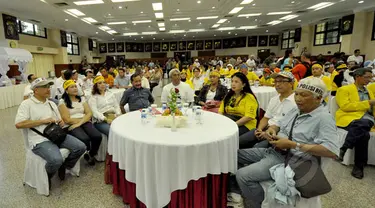 Calon Kapolri Komjen Badrodin Haiti (keempat kiri) bertatap muka dengan civitas akademika dari berbagai perguruan tinggi di Indonesia di Markas Besar Polri, Jakarta, Minggu (22/2/2015). (Liputan6.com/Faizal Fanani)