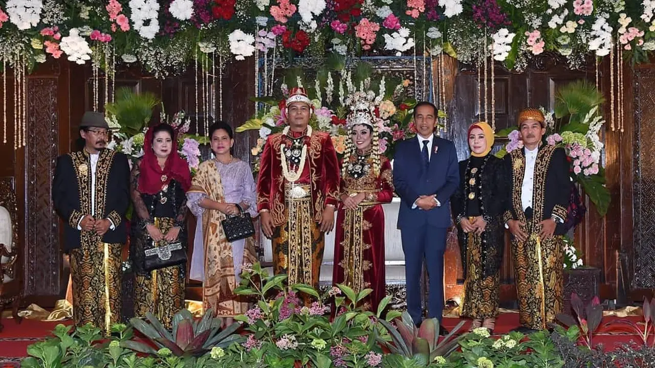 Bukan Pejabat, Pernikahan 5 Pasangan Ini Dihadiri Presiden Jokowi