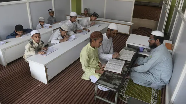 FOTO: Belajar Membaca Alquran Selama Bulan Suci Ramadhan di India