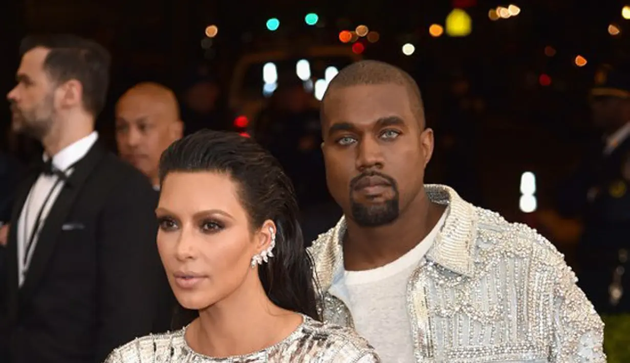 Pertengkaran kali ini kabarnya menyimpan alasan tersendiri. Kabarnya Kim bertengkar lantaran ingin mempertahankan hubungan rumah tangganya bersama Kanye. (AFP/Bintang.com)