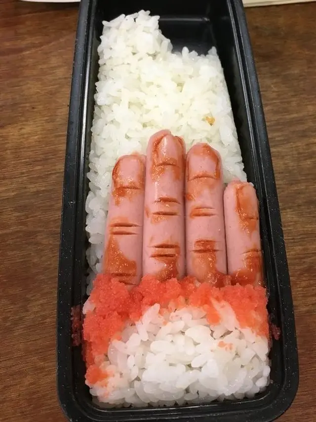 6 Potret Kreasi Bekal Suami Ini Bikin Ketawa Geli