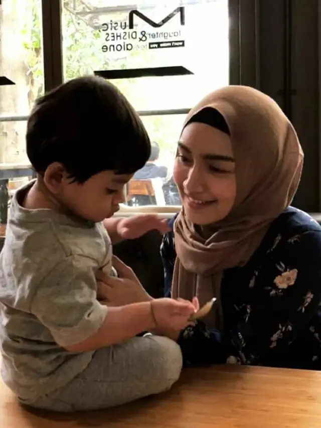 [Bintang] Semakin Cantik, Ini 8 Potret Melody Prima Saat Berhijab