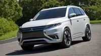 Outlander Hibrida Lakoni Debut di New York April 2015