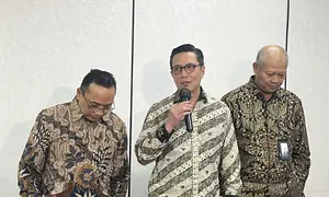 Direktur Utama BEI, Jeffrey Hendrik, dalam konferensi pers di Gedung BEI, Jakarta, Senin (19/10/2026). (Liputan6.com/Tian)