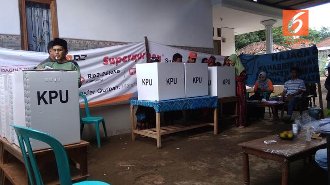 Suasana pencoblosan pada Pemilu Serentak 2019 di Kabupaten Bangkalan. (liputan6.com/Musthofa Aldo)