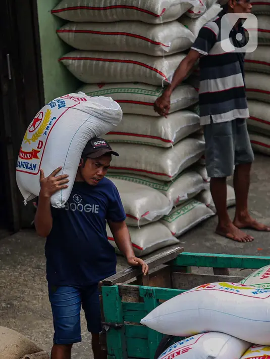 Berdasarkan Panel Harga Badan Pangan Nasional (Bapanas), Rabu (17/4/2024) pukul 14.39 WIB, hanya beberapa komoditas pangan yang mengalami kenaikan harga. (Liputan6.com/Angga Yuniar)