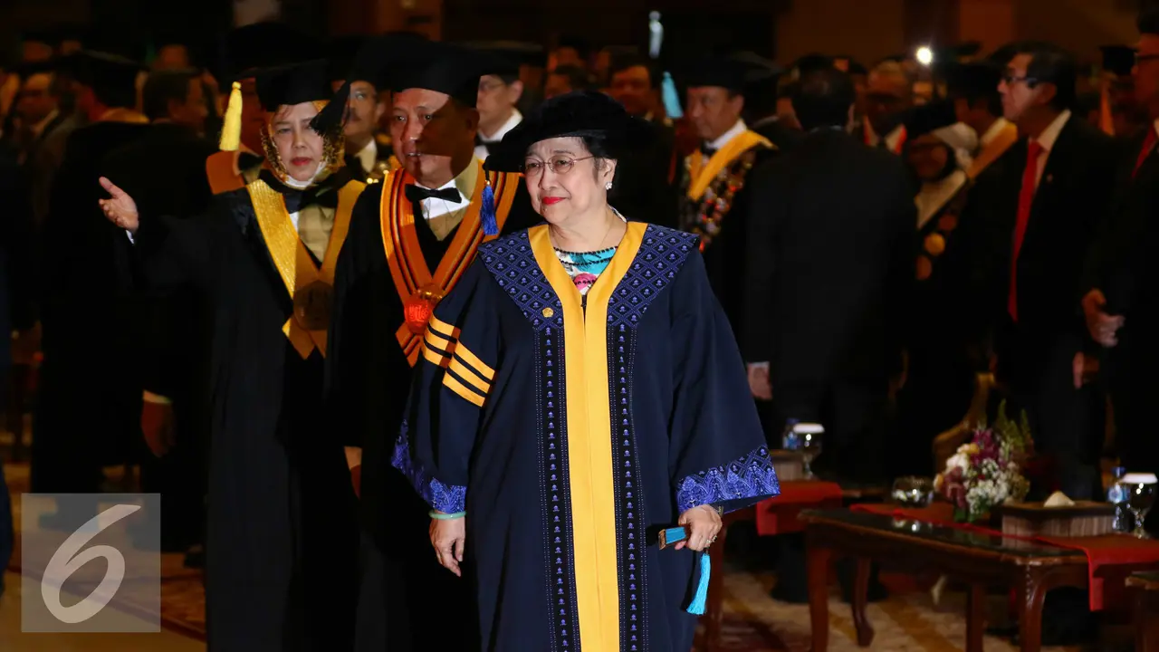 20160525-Megawati-Dapat-Gelar-Doktor-Bandung-GMS