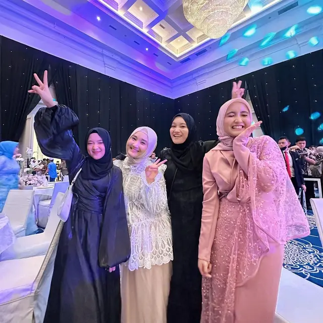 Punya Banyak Sahabat, Ini 7 Potret Artis Hadiri Pernikahan Kiky Saputri dan M Khairi