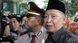 Kedatangan Hamzah Haz ke KPK diakuinya untuk menjenguk tersangka Fuad Amin Imron, Ketua DPRD Bangkalan, Kamis (8/1/2015). (Liputan6.com/Miftahul Hayat)