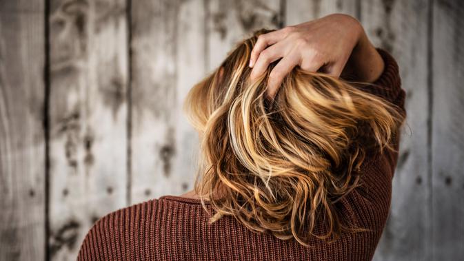 6 Cara Mengatasi Rambut  Bercabang Tanpa Harus Memotongnya 