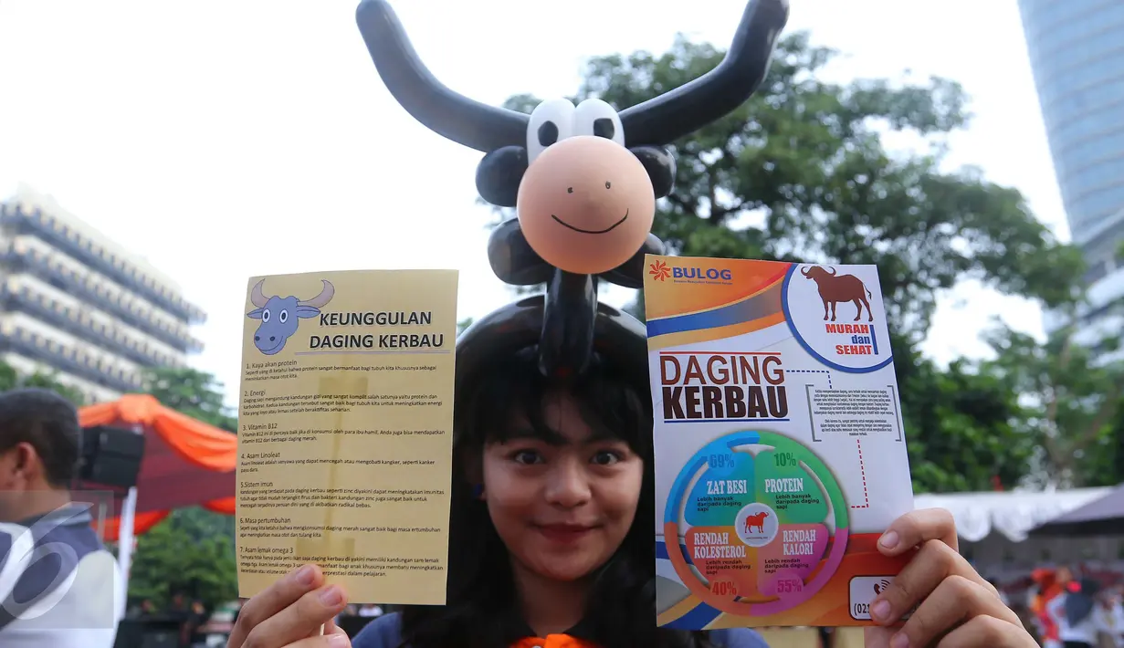Perum Bulog mengkampanyekan konsumsi daging kerbau di Kantor Perum Bulog, Jakarta, Jumat (2/9). Acara tersebut dihadiri Menteri BUMN Rini Soemarno dan beberapa anggota Komisi IV DPR RI, dan ditemani jajaran direksi Perum Bulog. (Liputan6.com/Angga Yuniar)