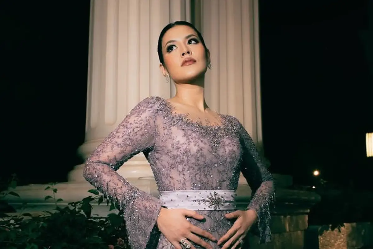 Gaya Raisa Bak Putri Kerajaan