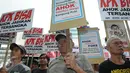 Sejumlah masa yang tergabung dalam Gerakan Lawan Ahok melakukan aksi unjuk rasa di depan Gedung Komisi Pemberantasan Korupsi (KPK), Jakarta, Senin (7/12). (Liputan6.com/Helmi Afandi)