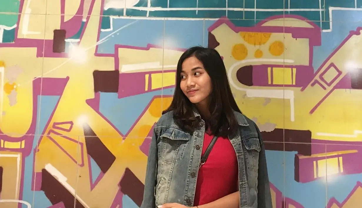 Sering unggah foto diluar lapangan dan tak gunakan jersey, para netizen banjiri kolom Instagramnya yang menyebutkan jika gadis 16 tahun ini semakin cantik. Ia juga didoakan sukses karirnya di dunia sepak bola. (Liputan6.com/IG/@shafiraikaputri13)