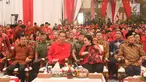 Presiden Jokowi (ketiga kanan), Wapres Jusuf Kalla (kiri), Presiden ke-3 BJ Habibie (kanan) dan Ketum PDIP Megawati Soekarnoputri (kedua kanan) saat Rakornas Tiga Pilar PDI Perjuangan di ICE BSD, Tangerang Selatan, (16/12). (Liputan6.com/Angga Yuniar)