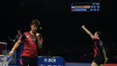 Ganda putra Korsel, Lee Yong Dae/Yoo Yeon Seong saat laga melawan Chai Biao/Hong Wei (Tiongkok) di final BCA Indonesia Open 2016, Jakarta, Minggu (5/6/2016). Lee Yong Dae/Yoo Yeon Seong unggul 13-21, 21-13, 21-16. (Liputanj6.com/Helmi Fithriansyah)