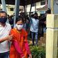 RM (25), pengasuh anak di Kota Palembang diamankan petugas Polda Sumsel, karena telah merekayasa penyanderaannya sendiri (Liputan6.com / Nefri Inge)
