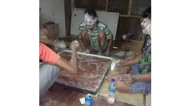 5 Kelakuan Kocak saat Main Karambol Ini Bikin Ketawa