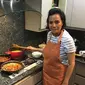 Sri Mulyani saat memasak turkey dan ayam kalasan menyambut Thanksgiving pada 2014 lalu (Dok.Instagram/@smindrawati/https://www.instagram.com/p/CIDcAw9p9yT/Komarudin)