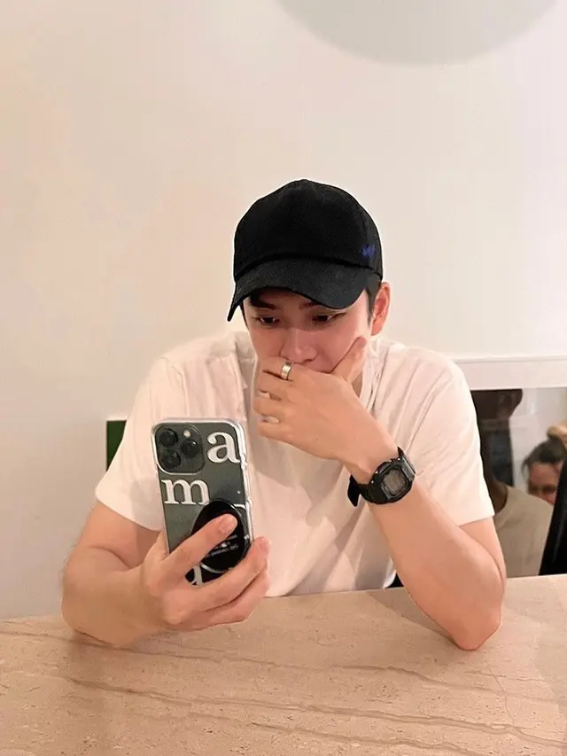 Resmi Jalani Wajib Militer, Ini 6 Potret Kang Tae Oh dengan Kepala Plontos