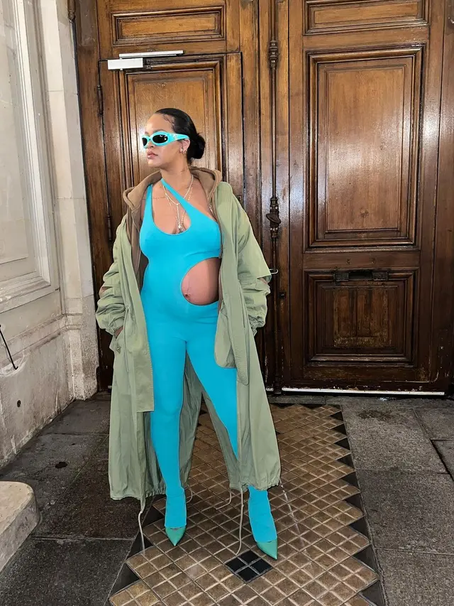 Gaya hamil Rihanna