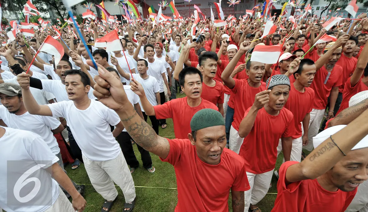 Ditjen Pas mengadakan kegiatan menyanyikan lagu nasional "Hari Merdeka" secara serentak oleh 150 ribu peserta. Kegiatan itu dilakukan untuk menyambut HUT RI ke-71, Jakarta, Senin (15/8).  (Liputan6.com/Yoppy Renato)