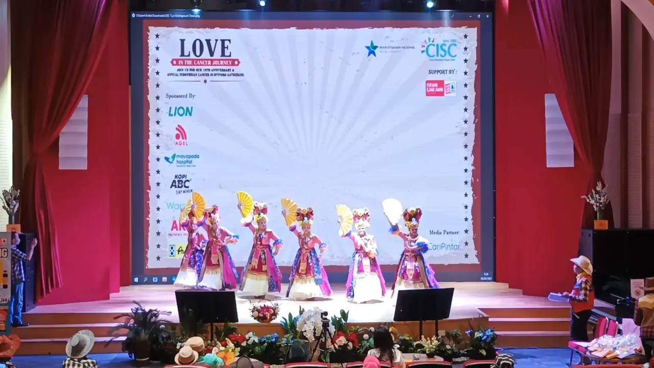 Penampilan tari dari penyintas kanker
