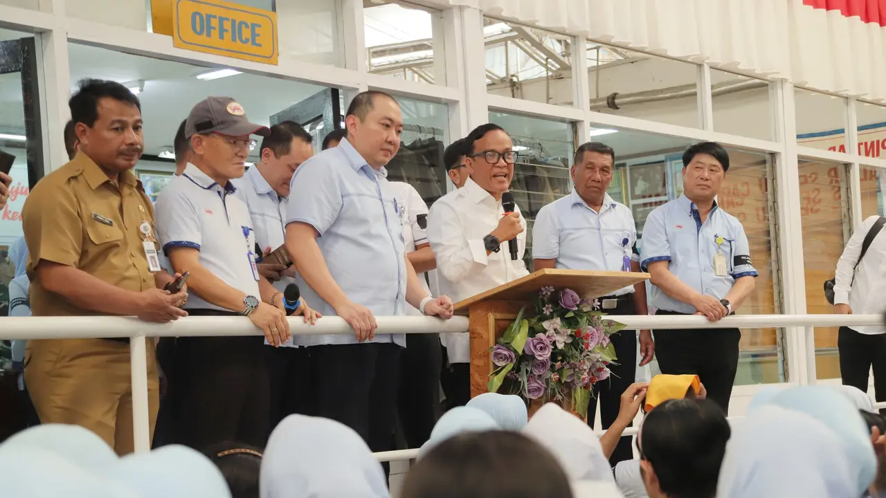 Wakil Menteri Ketenagakerjaan Immanuel Ebenezer Gerungan kunjungan ke Sritex