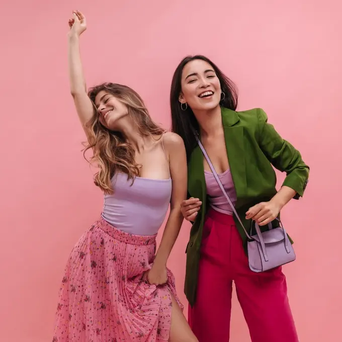 Bingung Mau Pilih Rok atau Celana? Pahami Dulu Kelebihan dan Keuntungan Keduanya