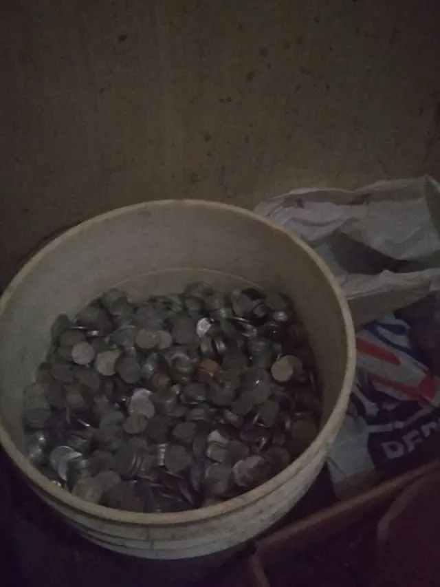 6 Cara Nabung ala Netizen Ini Kelewat Unik, Bentuk Celengan Jadi Sorotan