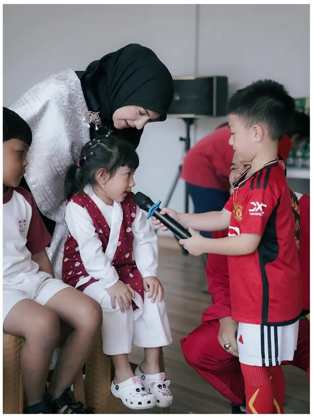 6 Potret Keseruan Lomba 17an Irish Bella dan Keluarga, Penuh Tawa dan Semangat