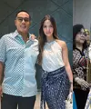 Hari Batik Nasional dirayakan sederet artis Tanah Air dengan unggah OOTD kecenya pakai batik. Termasuk Annisa Pohan, Nagita Slavina, hingga Nia Ramadhani, kita intip inspirasinya yuk! [@ramadhaniabakrie @annisayudhoyono]