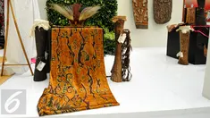Batik motif khas Raja Ampat dipamerkan dalam acara Gelar Batik Nusantara 2015 di JCC Senayan, Jakarta, Kamis (25/6/2015). Beragam batik dari penjuru Nusantara dipamerkan dalam acara tersebut. (Liputan6.com/Yoppy Renato)