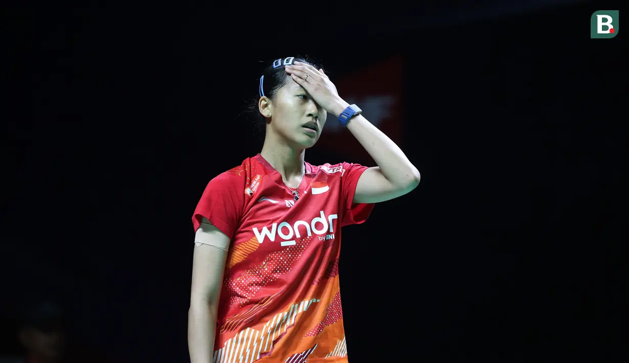 Putri Kusuma Wardani di luar dugaan tumbang dari pemain underdog asal Taiwan, Huang Yu-Hsun pada babak 16 besar Indonesia Masters 2026 di Istora Senayan, Jakarta, Kamis (22/1/2026). (Bola.com/M Iqbal Ichsan)