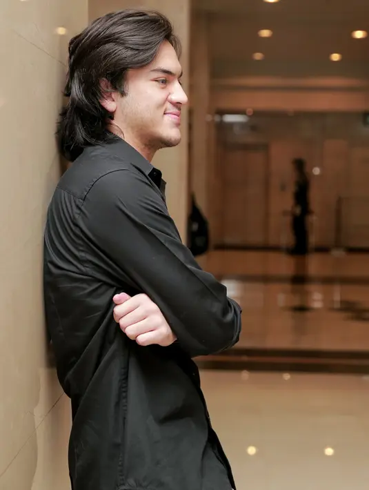 Seperti diketahui, Rizky Nazar kini sedang sibuk menjalani promo film terbaru yang dibintanginya bersama teman duetnya, Michelle Ziudith dalam film ILY from 38.000 FT. (Adrian Putra/Bintang.com)