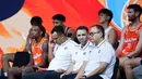 Kursi pelatih juga mengalami perubahan, Pelita Jaya Jakarta kini ditangani David Singleton yang juga merupakan arsitek timnas bola basket Indonesia. Tampak dalam foto, pelatih Pelita Jaya Jakarta, David Singleton (kedua kiri) saat mengikuti acara perkenalan skuad untuk mengarungi Indonesian Basketball League (IBL) 2026 di The Convergence Indonesia, Kuningan, Jakarta Selatan, Kamis (8/1/2026). (Bola.com/M Iqbal Ichsan)