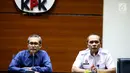 Wakil Ketua KPK Alexander Marwata dan rjen Kemenkum HAM Jhoni Ginting saat keterangan pers OTT penanganan perkara penyalahgunaan izin tinggal Kantor Imigrasi Kelas I Mataram, NTB di Gedung KPK, Jakarta (28/5/2019). Dalam OTT KPK mengamankan 7 orang di Mataram dan Sekotong. (Liputan6.com/Johan Tallo)