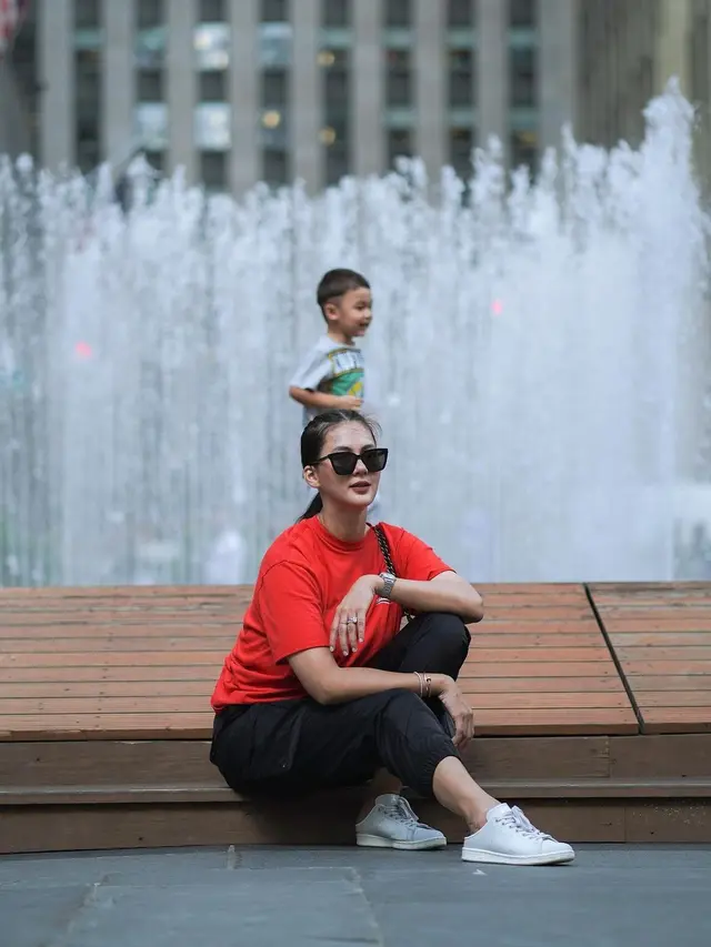 8 Potret Street Style Paula Verhoeven saat di Amerika, Curi Perhatian