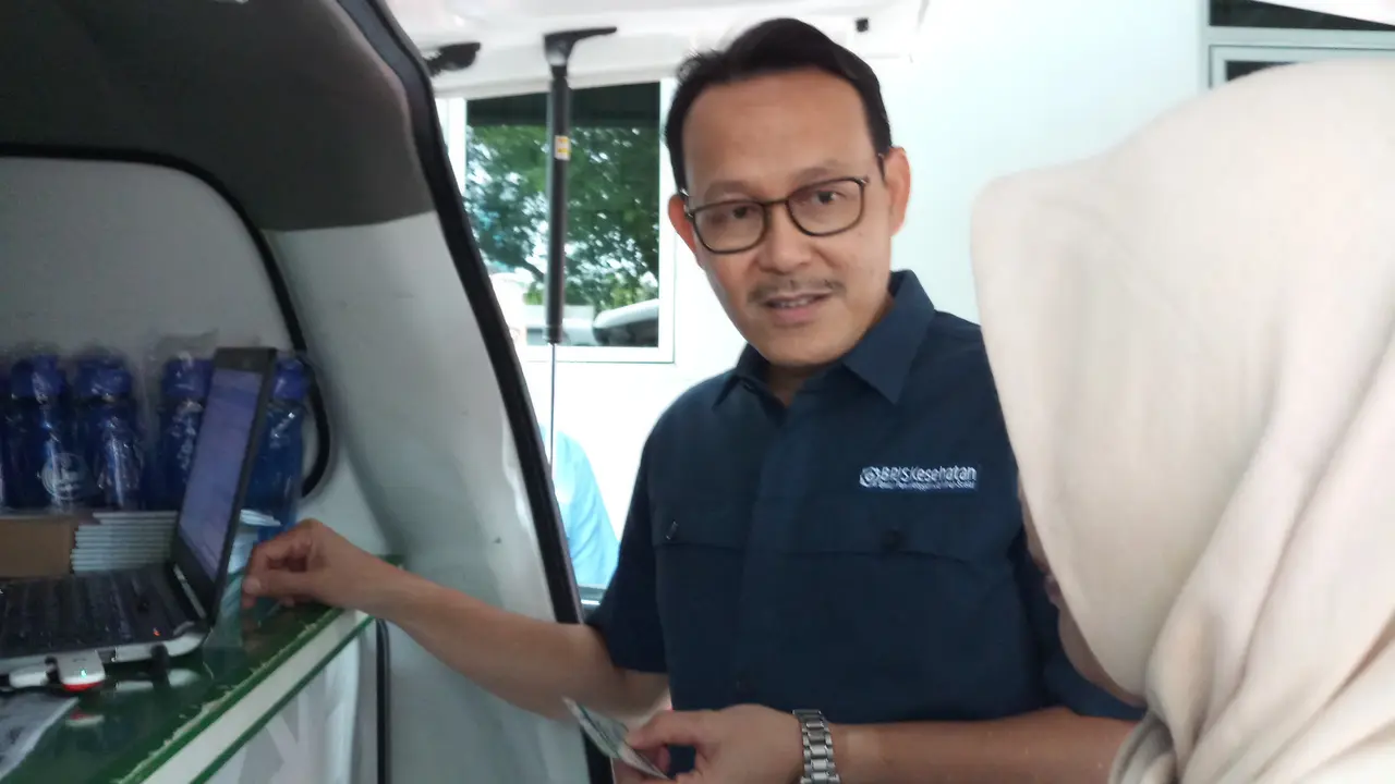Khosiah mengajukan proses turun kelas kepesertaan BPJS Kesehatan lewat MCS. (Foto: Fitri Haryanti Harsono/Liputan6.com)