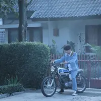 Film yang dibintang oleh Iqbaal Ramadhan akan menghibur penonton dilayar lebar, siap-siap dibuat baper dengan akting dari Iqbaal.
