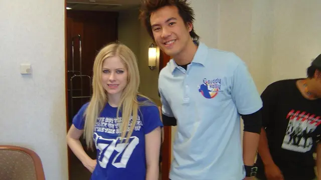 Daniel Mananta bersama penyanyi dan band papan atas dunia (Instagram/vjdaniel)