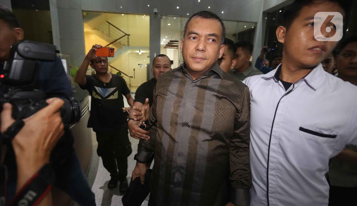 Wakil Menteri Imigrasi dan Pemasyarakatan, Silmy Karim (tengah) saat tiba di Gedung Merah Putih Komisi Pemberantasan Korupsi (KPK), Jakarta, Rabu (3/6/2026). (Liputan6.com/Helmi Fithriansyah)