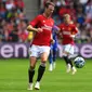 Bek Manchester United Jonny Evans pada laga uji coba melawan Lyon di Murrayfield, Edinburgh, 19 Juli 2023. (ANDY BUCHANAN / AFP)