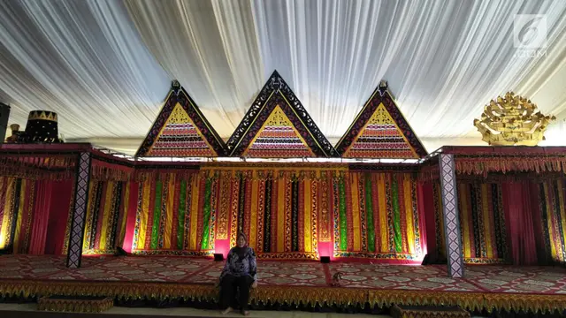 pelaminan ngunduh mantu Kahiyang Ayu dan Bobby Nasution