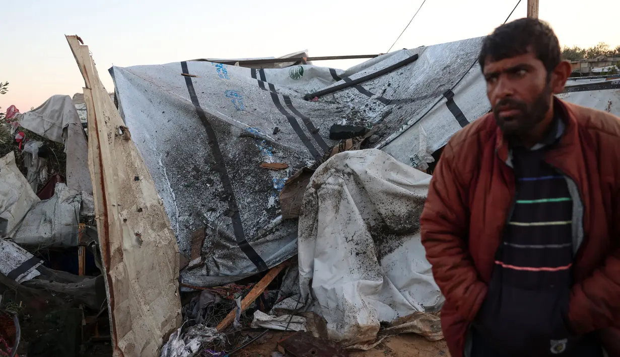 Di sisi lain, Kementerian Kesehatan Palestina mengungkap data bahwa sekitar 45.500 warga Palestina tewas sejak serangan Israel memanas di wilayah Gaza pada 7 Oktober 2023 lalu. (BASHAR TALEB/AFP)