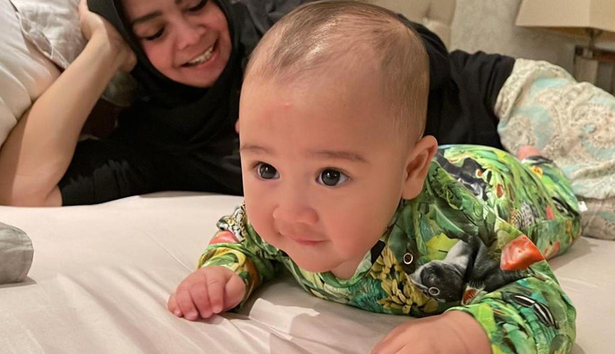 Momen Kebersamaan Mama Rieta Bareng Rayyanza, Selalu Gemas Dengan Cucu