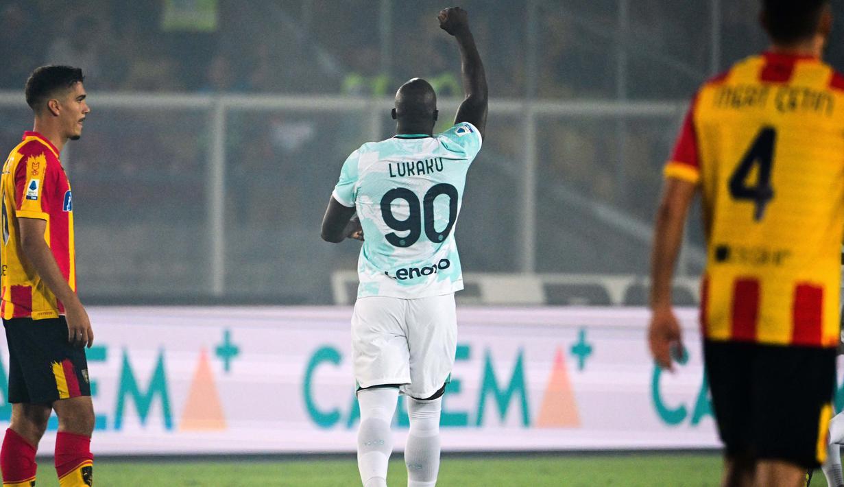 Inter Milan berhasil mengalahkan Lecce dengan skor 2-1 di pekan pertama Liga Italia 2022/23 yang digelar di Stadio Via del Mare, Minggu (14/8/2022) dini hari WIB. (AFP/Veicenzo Pinto)