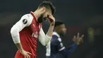 Striker Arsenal, Olivier Giroud, tampak kecewa usai ditahan imbang Crvena Zvezda pada laga Liga Europa di Stadion Emirates, London, Kamis (2/11/2017). Kedua klub bermain imbang 0-0. (AP/Tim Ireland)
