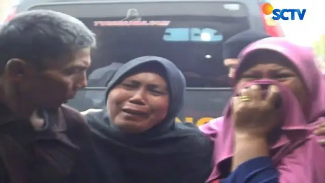 Tangis Histeris Keluarga Sambut Kedatangan 2 Jenazah Korban Pabrik Petasan