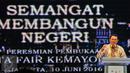 Gubernur DKI Jakarta, Basuki Tjahaja Purnama memberikan sambutan saat Pembukaan Jakarta Fair 2016, Jakarta, Jumat (10/6/2016). Ajang arena dan hiburan Jakarta Fair 2016 akan berlangsung selama 38 hari kedepan. (Liputan6.com/Yoppy Renato)